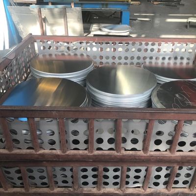 3000 ซีรี่ย์ 3003 อลูมิเนียมกลมวงกลม แข็งแรง Anodizing Enameling ขนาดตามสั่ง ความราบเรียบสูง Burr Free Edge เกรดอาหาร